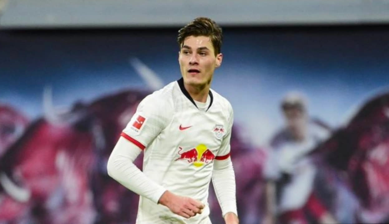 现出极强的 现出极强的