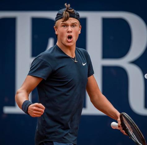 比赛初期与 比赛初期与