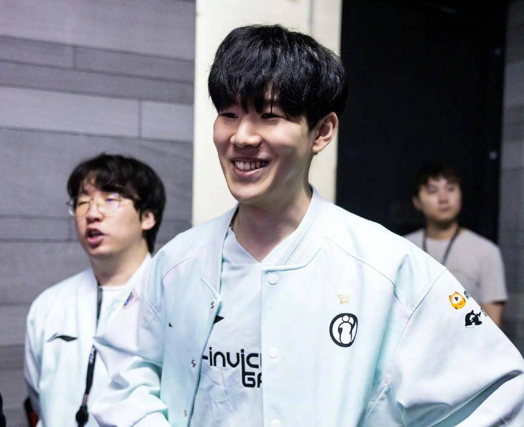 禁反思足球 禁反思足球